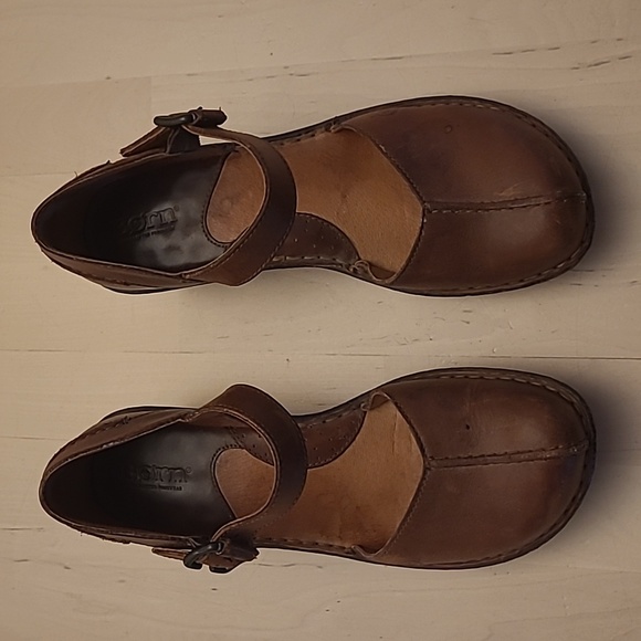 EUC Born Jolina Leather 2in Heeled Clog with Buckle Closure Comes with the Box - Picture 4 of 17